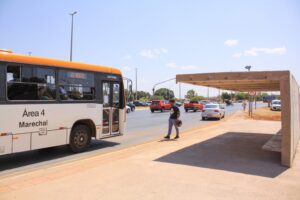 abrigos de ônibus
