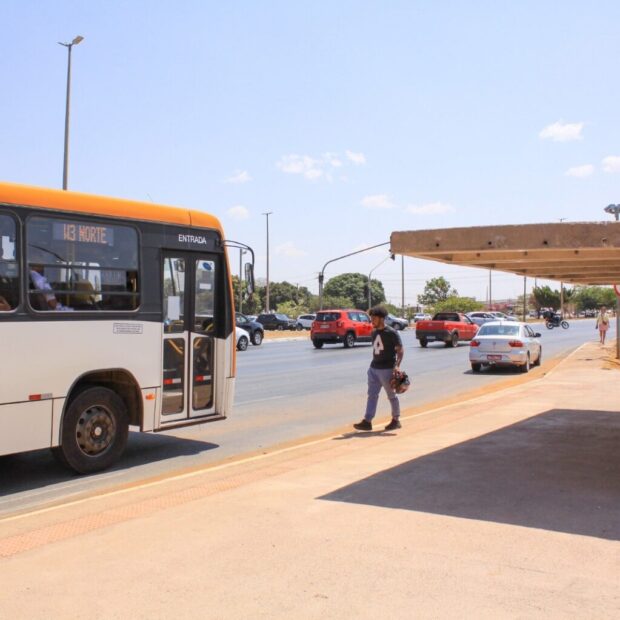 abrigos de ônibus
