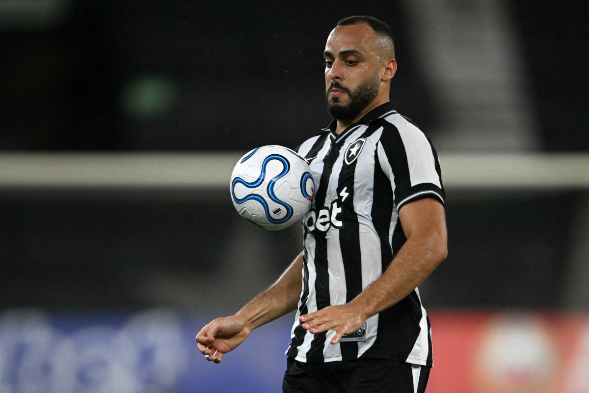Botafogo faz no fim, empata e frustra Atlético em tarde de homenagem a Hulk