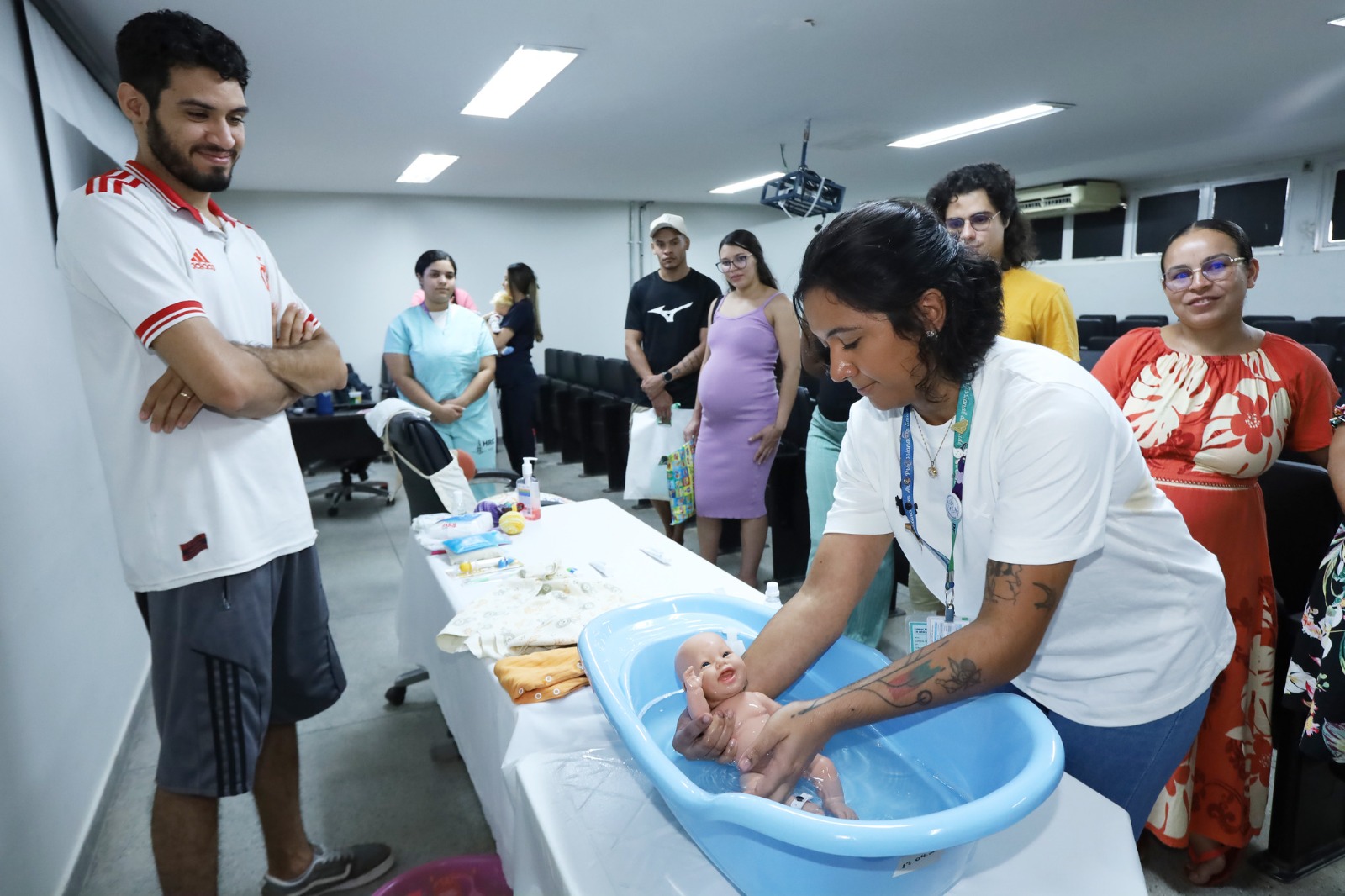Oficina no Hospital Regional da Ceilândia ensina cuidados com recém-nascidos