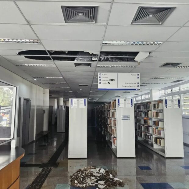 teto da biblioteca da USP desaba