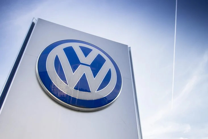 Justiça Federal condena Volkswagen a R$ 15 milhões por fraude em emissões