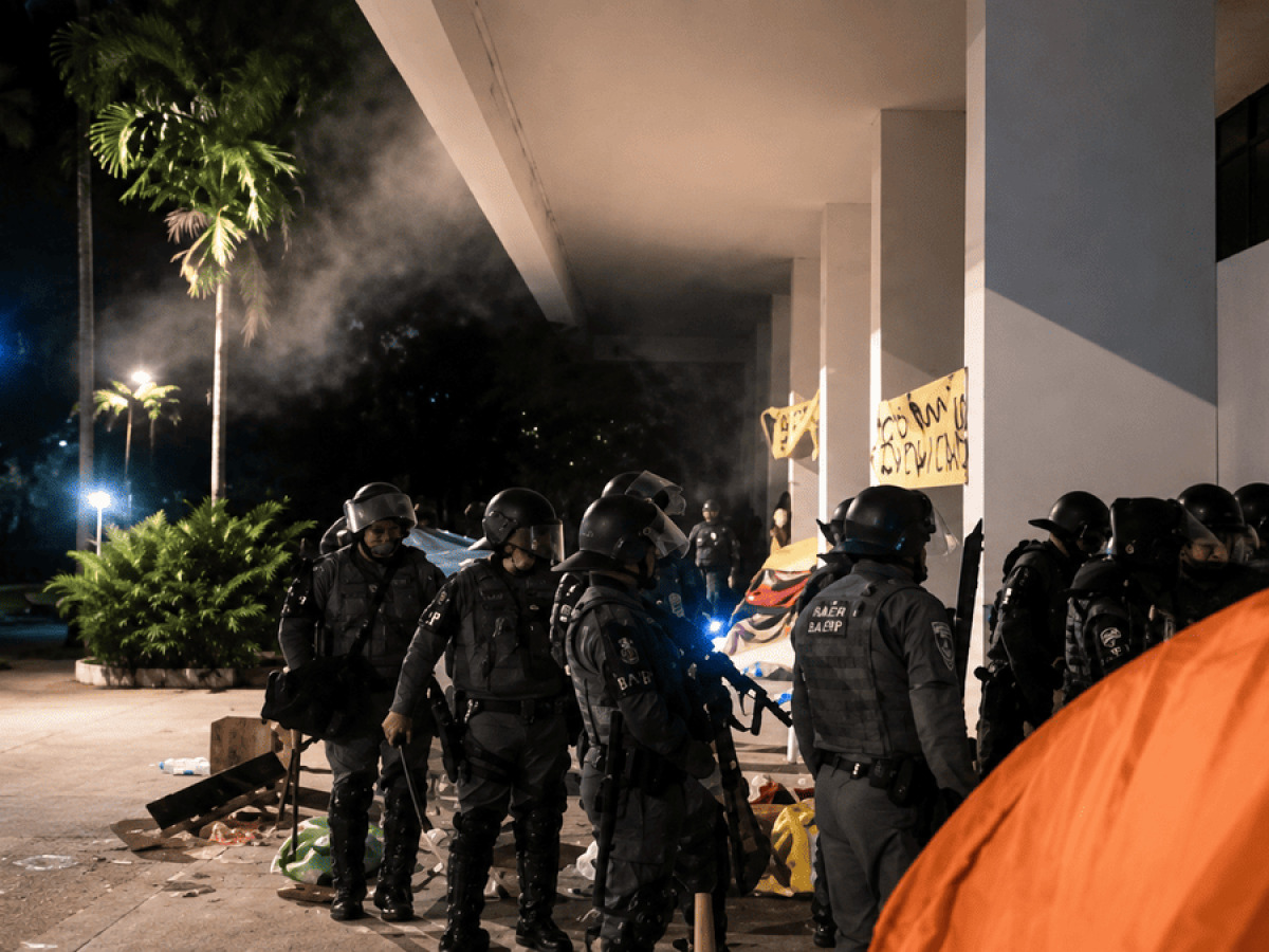 Tarcísio e Haddad silenciam sobre greve na USP e ação da PM; Kim Kataguiri fala em ‘descer a borracha’