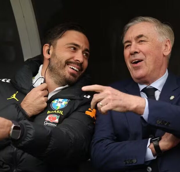 Davide e Carlo Ancelotti durante amistoso entre Brasil e França, no último dia 27 — Foto: Maddie Meyer/Getty Images/AFP