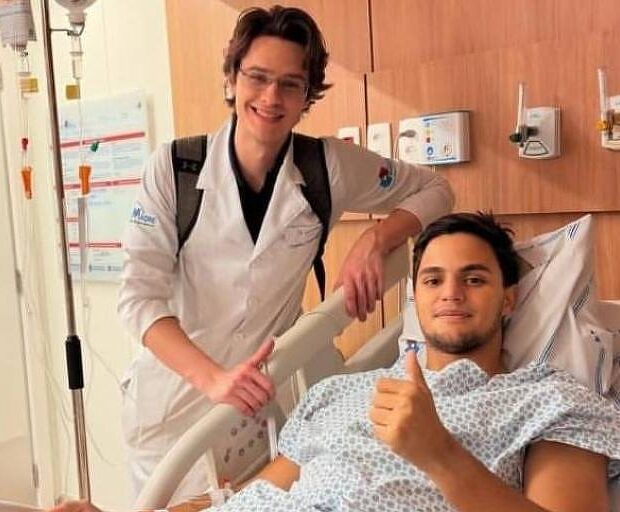 sobrevivente de queda de avião em belo horizonte aparece em foto no hospital