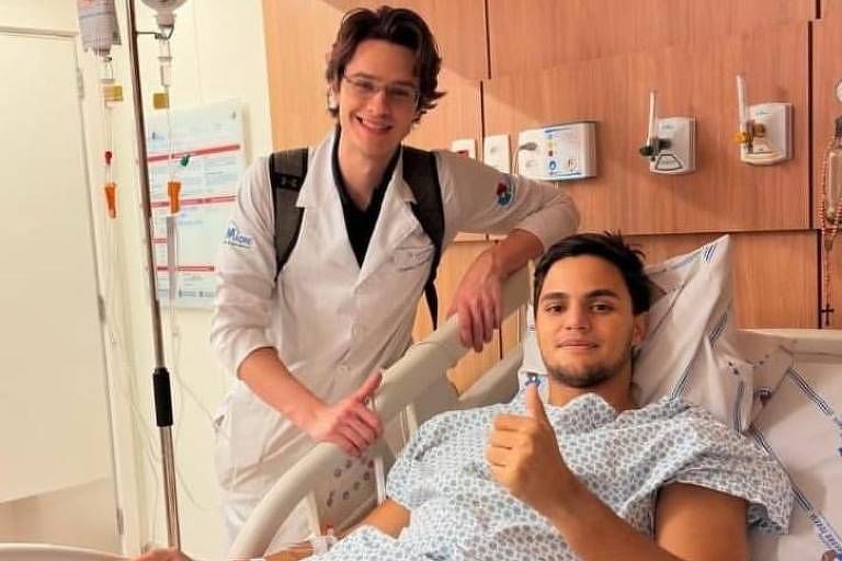 sobrevivente de queda de avião em belo horizonte aparece em foto no hospital
