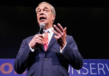 133337592 farage top afp