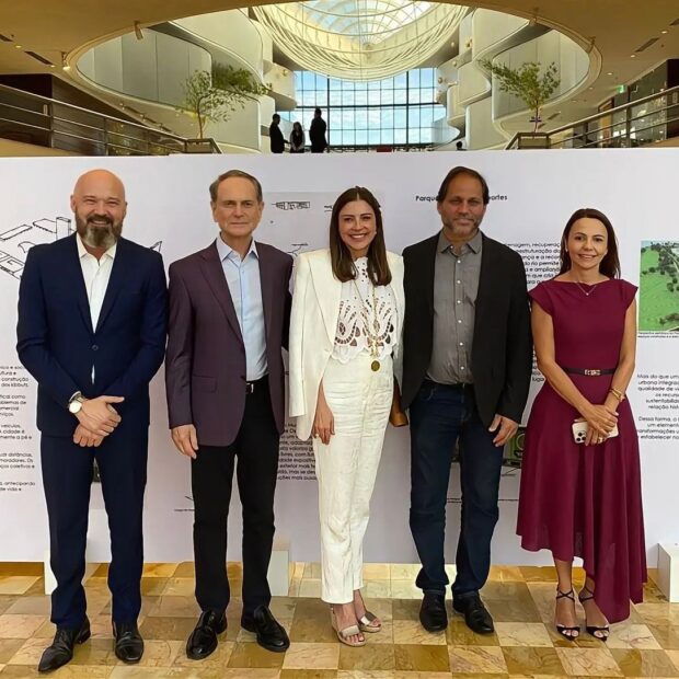 Jean Nogueira, Paulo Octávio, Anna Christina Kubitschek, Paulo Niemeyer e Aryane Bretas no evento que festejou os 25 anos do cinco estrelas Royal Tulip Brasília Alvorada Hotel - Foto: Arquivo Pessoal