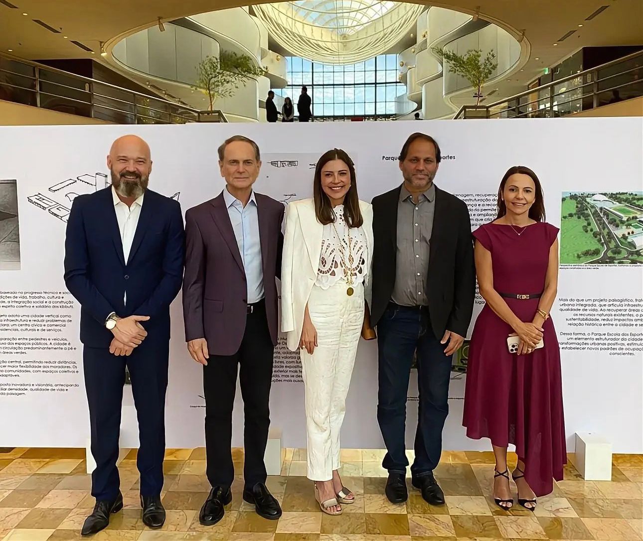 Jean Nogueira, Paulo Octávio, Anna Christina Kubitschek, Paulo Niemeyer e Aryane Bretas no evento que festejou os 25 anos do cinco estrelas Royal Tulip Brasília Alvorada Hotel - Foto: Arquivo Pessoal