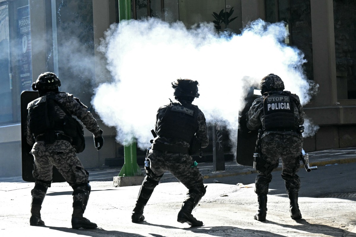 Milhares de mineiros paralisam La Paz e entram em confronto com policiais em protesto contra governo