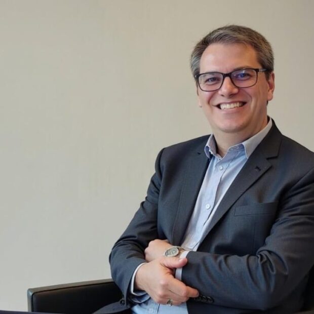 Saiba como Claudio Gonçalves, fundador do Espaço da Audição, utiliza IA e gestão no podcast Arte de Vencer para promover o empreendedorismo e a inclusão no Brasil.