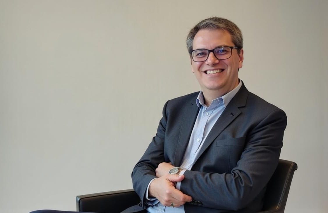 Saiba como Claudio Gonçalves, fundador do Espaço da Audição, utiliza IA e gestão no podcast Arte de Vencer para promover o empreendedorismo e a inclusão no Brasil.