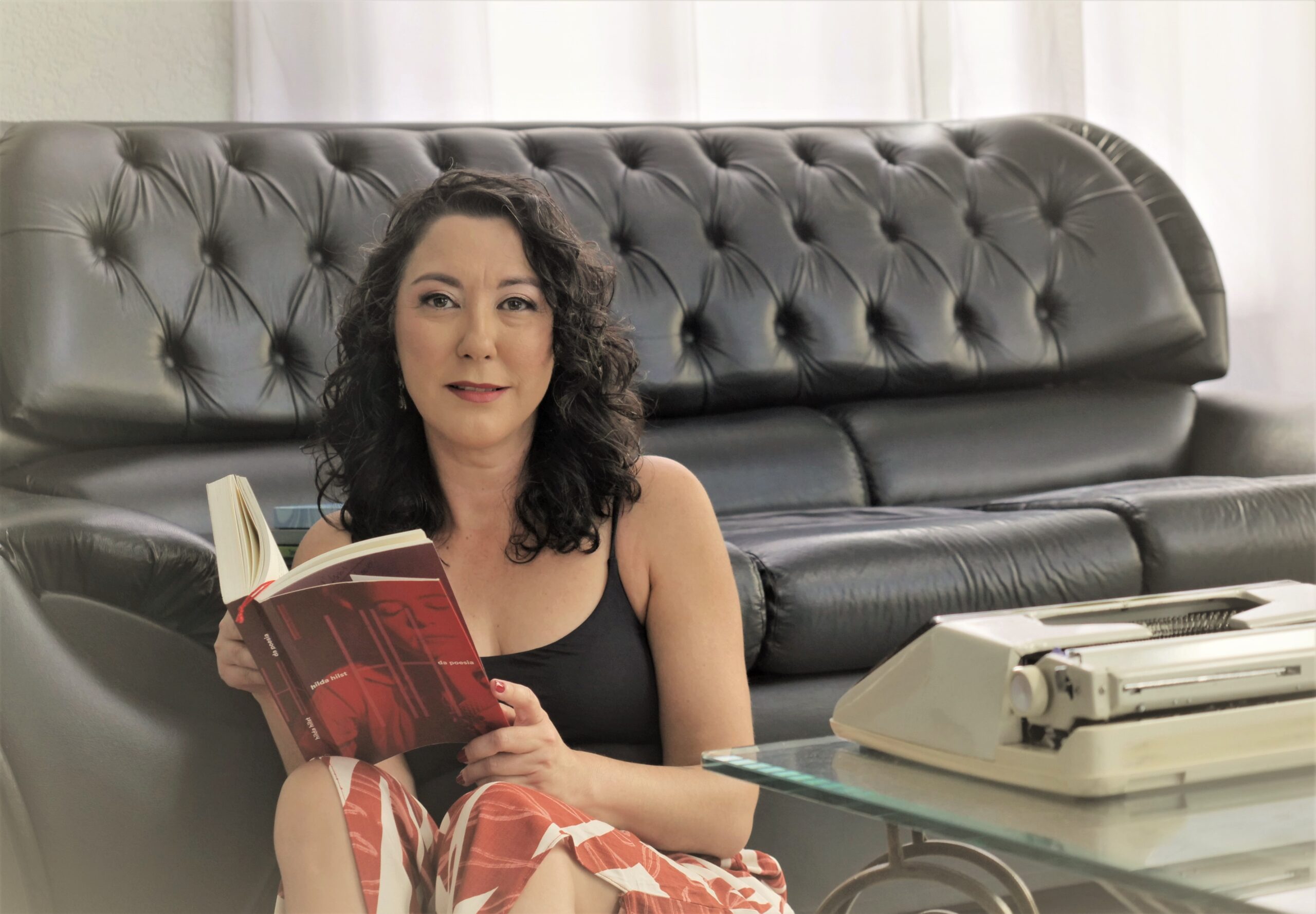 Escritora Lia d'Assis lança o potente romance “Arqueologia das dores” Lia d’Assis mergulha na alma humana para revelar traumas conjugais e denúncias sociais em sua nova obra literária