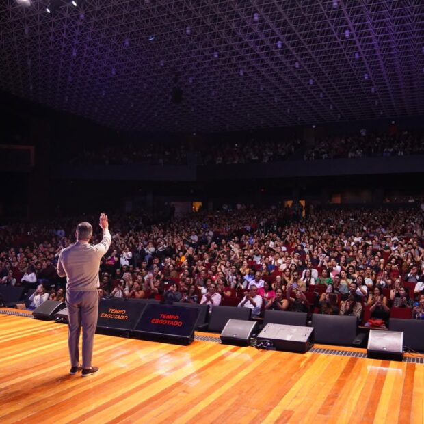 reunir no mesmo palco referências de nichos tão distintos (da neurociência e educação ao varejo,