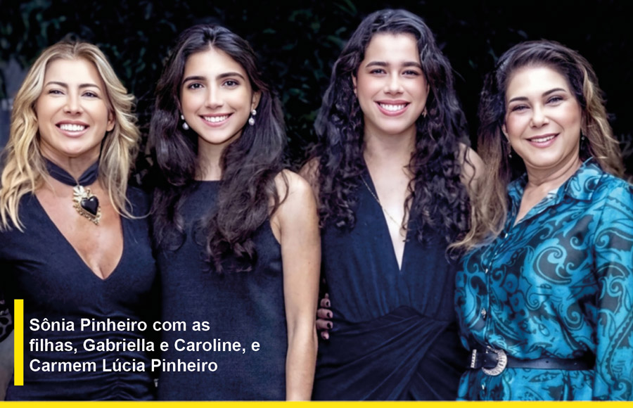 sônia pinheiro com as filhas, gabriella e caroline, e carmem lúcia pinheiro