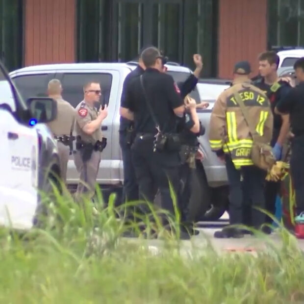 três jovens são detidos após ataques a tiros no texas