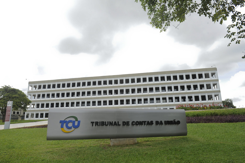 Técnicos do TCU veem lucro extraordinário e pedem suspensão parcial de megaleilão de energia