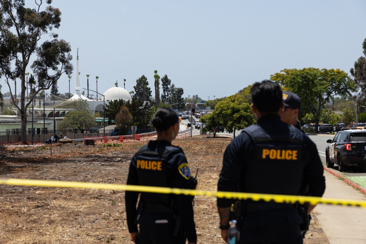 Três mortos em uma mesquita de San Diego, dois supostos atiradores encontrados mortos, diz FBI