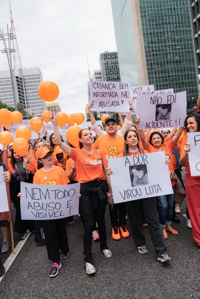 Centenas de pessoas se reuniram na Avenida Paulista durante o Maio Laranja em um movimento de acolhimento, informação e combate à violência infantil.
Créditos - Reprodução Instagram