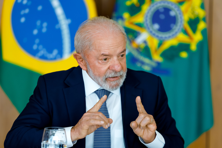 Lula diz que recuou de programa para devolução de celulares roubados no Brasil