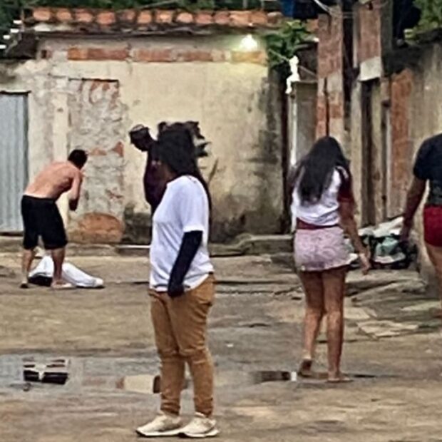 bebe baleado durante confronto de criminosos