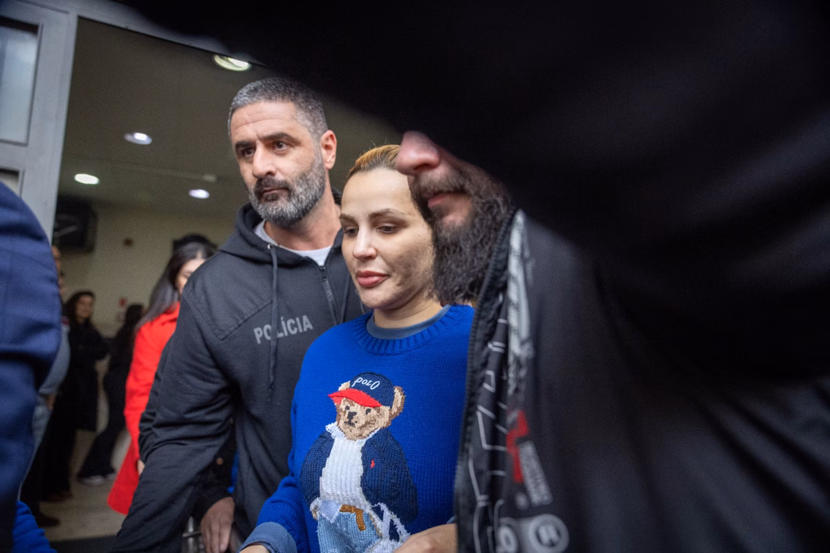 Deolane Bezerra foi levada pela polícia durante a Operação Vérnix, que investiga um suposto esquema milionário de lavagem de dinheiro.