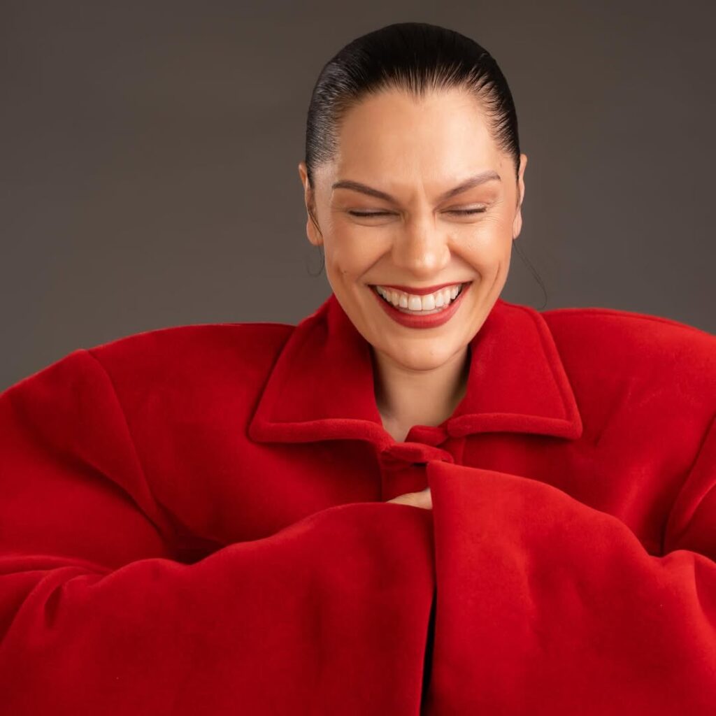 A cantora britânica Jessie J compartilhou um relato emocionante ao confirmar que o câncer de mama entrou em remissão. Créditos: Reprodução Instagram