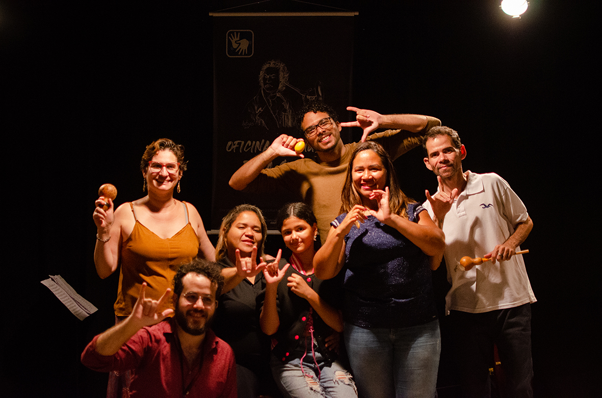 Oficina gratuita de música para surdos abre inscrições no DF