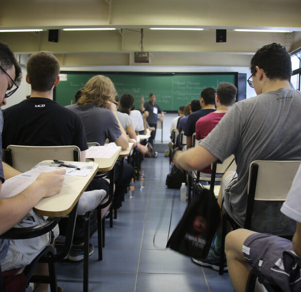 alunos universidade