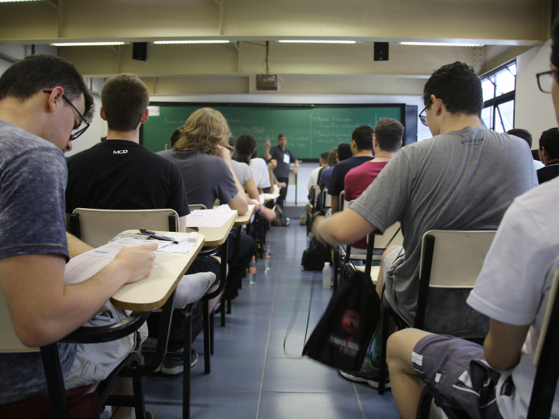 alunos universidade