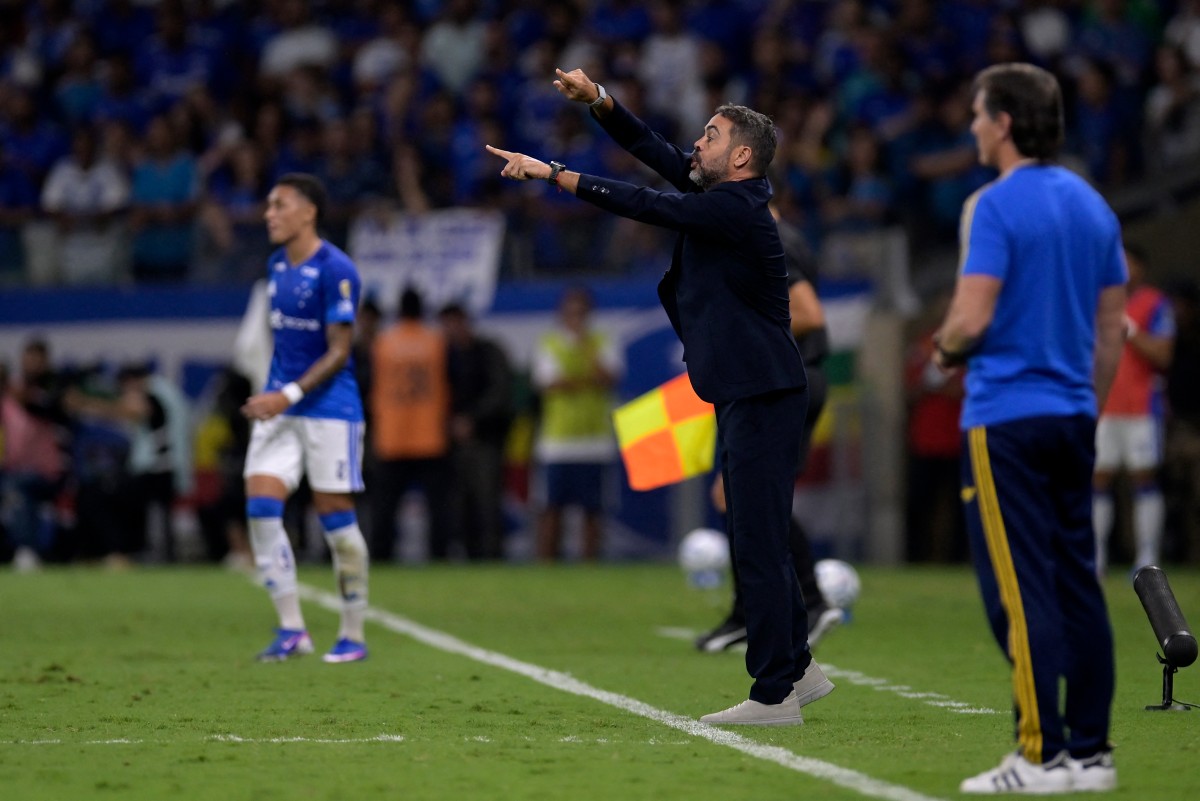 Cruzeiro supera polêmicas contra Chapecoense, vence no Mineirão e sobe na tabela do Brasileirão