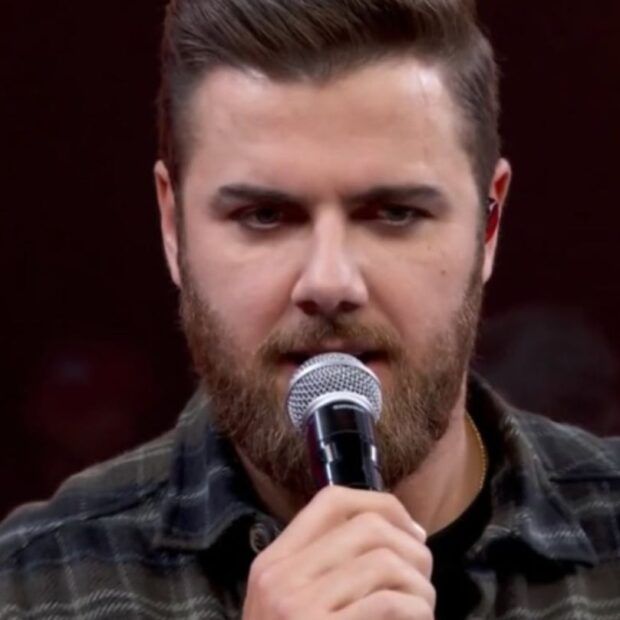 Zé Neto revelou detalhes da luta contra a depressão e síndrome do pânico durante entrevista emocionante no Domingão com Huck. - Reprodução TV Globo