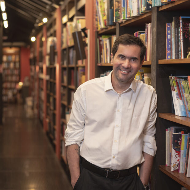 Novo livro de José Eduardo Leonel resgata Paraty oitocentista O escritor e doutor em Direito José Eduardo Leonel lança romance histórico que reconstrói disputas coloniais por poder
