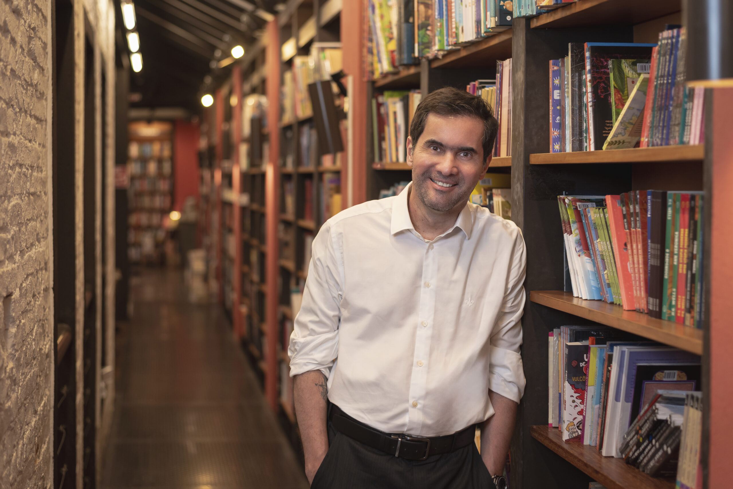 Novo livro de José Eduardo Leonel resgata Paraty oitocentista O escritor e doutor em Direito José Eduardo Leonel lança romance histórico que reconstrói disputas coloniais por poder
