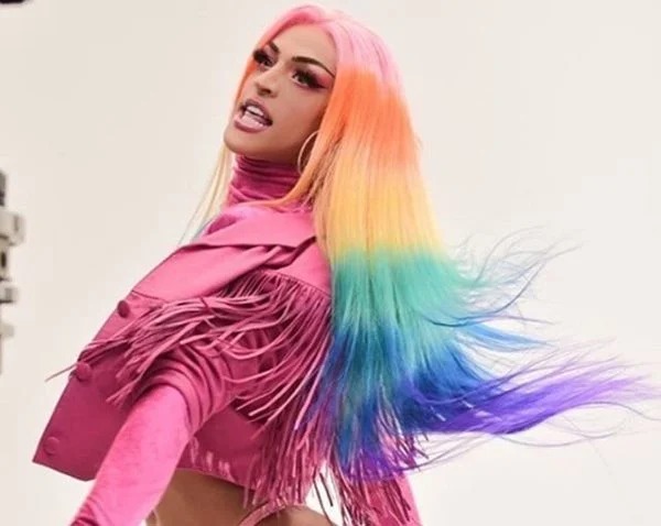 Debate entre Pabllo Vittar e Bia Kicis colocou conservadorismo, representatividade e apoio à comunidade LGBT+ no centro das discussões online. - Reprodução Instagram