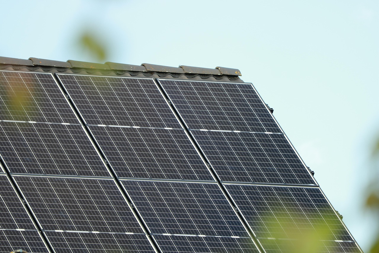 caniceus photovoltaic 6239423 1280 (1)
