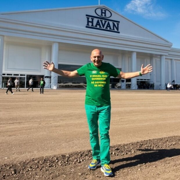 Luciano Hang celebra a abertura da 192ª unidade da Havan, agora no município de Taquara, no Rio Grande do Sul. - Reprodução Divulgação
