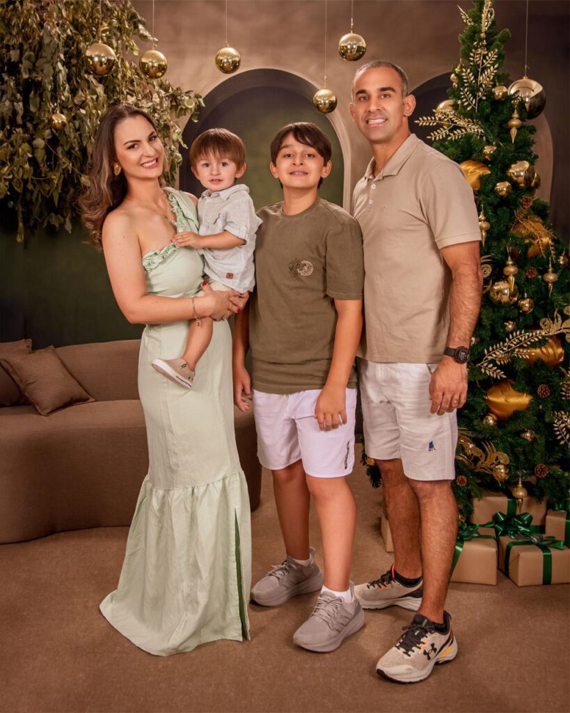 Glaucio Terenciano em registro ao lado da família (arquivo pessoal)