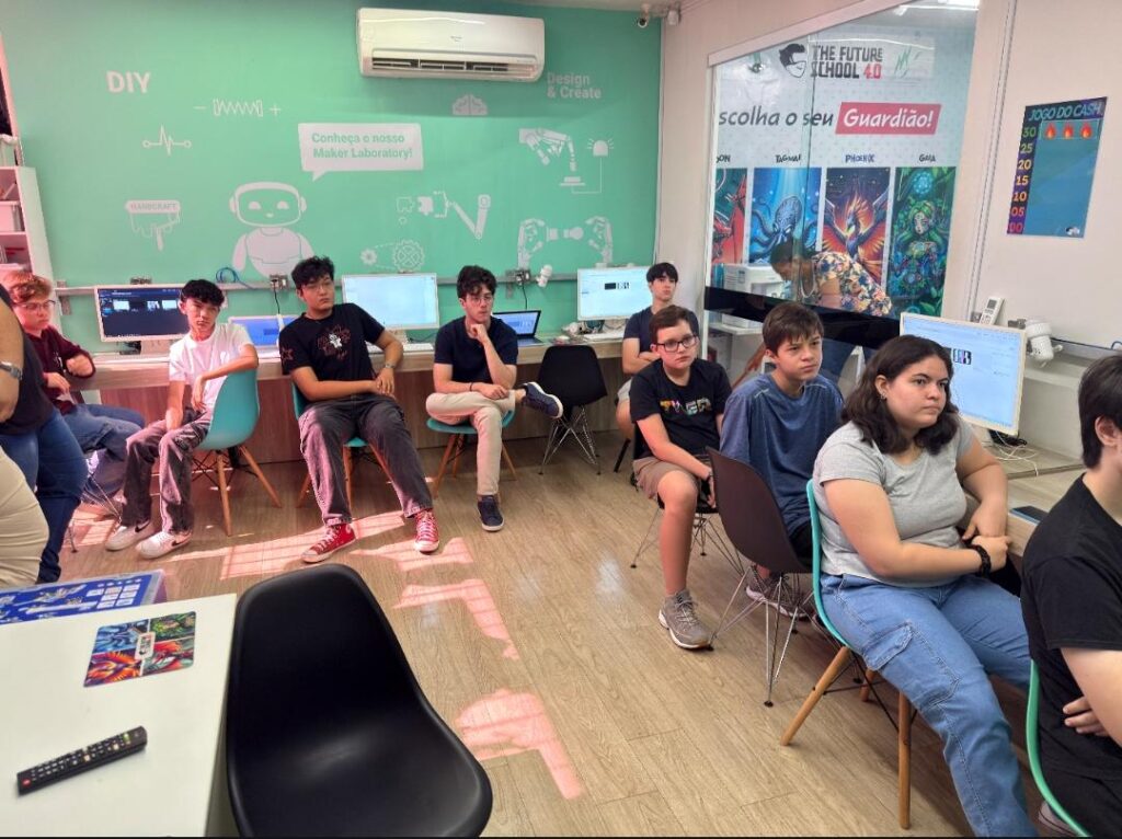 Alunos preparando-se para a realização do protótipo que seria entregue na segunda etapa da OBT. (Foto: Reprodução/Arquivo pessoal)