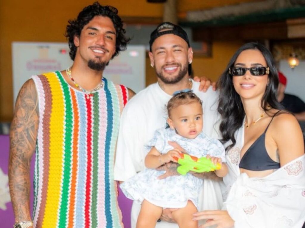 Namorada de Medina afirmou que o surfista e Neymar continuam amigos