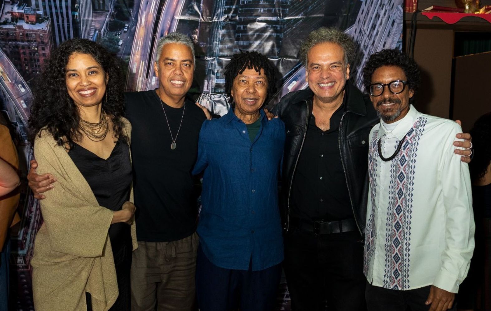 Com participações de BK e Melly, o grupo TRIVIA lançou seu primeiro álbum cercado de nomes importantes da música brasileira. - Reprodução