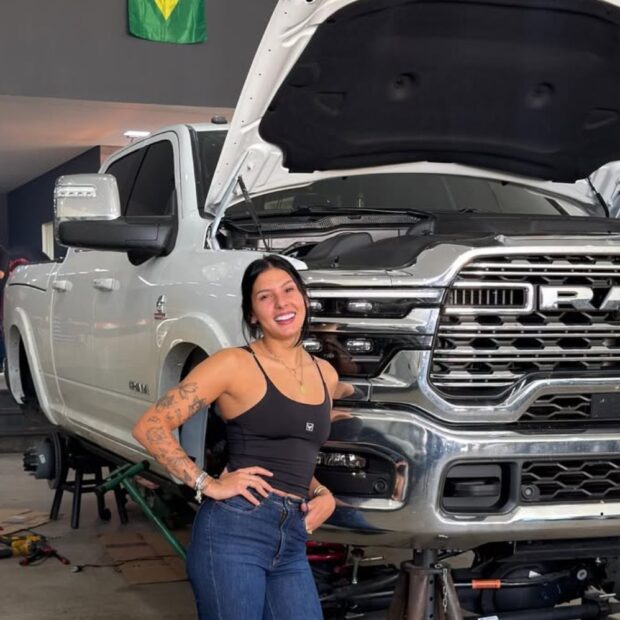 Da categoria D da CNH à customização off-road da caminhonete: Ana Castela transformou um sonho antigo em realidade e não segurou o choro. - Reprodução