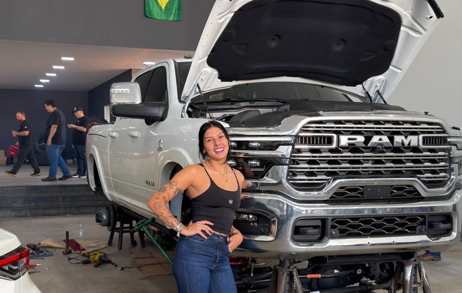 Da categoria D da CNH à customização off-road da caminhonete: Ana Castela transformou um sonho antigo em realidade e não segurou o choro. - Reprodução