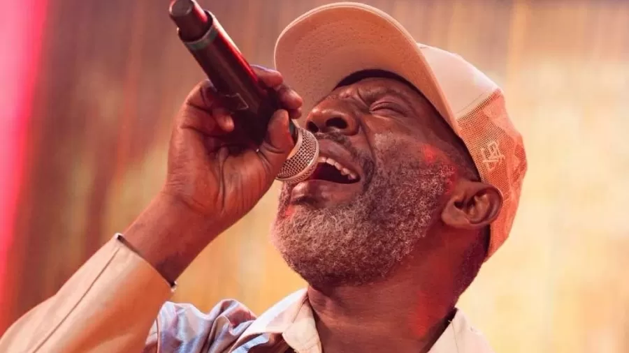 O legado de Mr. Catra volta às telas oito anos após sua morte com “Amar a Vida”, videoclipe póstumo criado com inteligência artificial e uma história que atravessou o tempo para finalmente ganhar o mundo. - Reprodução