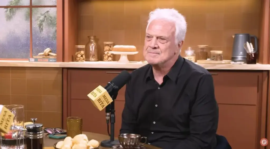 Quarenta anos depois, Pedro Bial ainda lembra da entrevista com Tom Jobim como um dos momentos mais constrangedores da carreira na televisão. - Reprodução