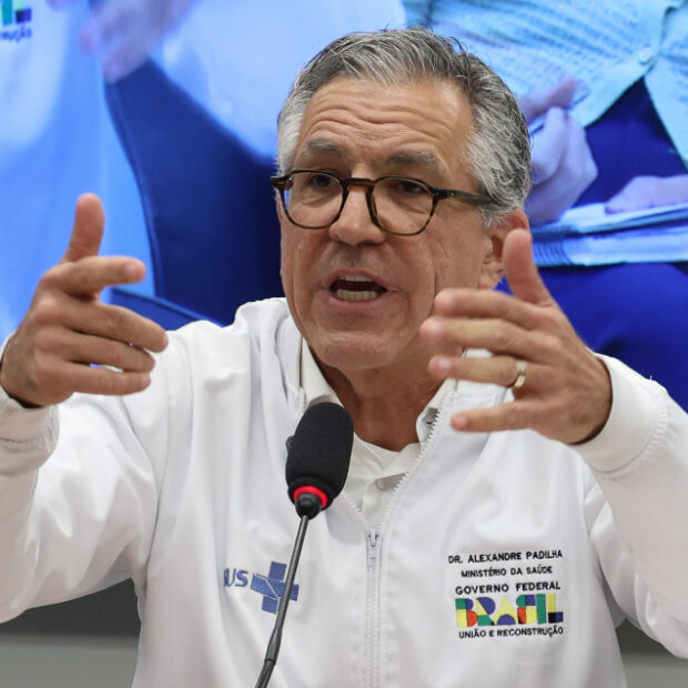 ministro alexandre padilha na comissão de saúde da câmara.