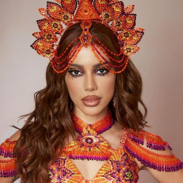 Entre abertura da Copa do Mundo, palco no Lollapalooza Berlim e turnê nacional, Anitta vive uma das fases mais globais da carreira — mas deixou o Rio de Janeiro fora da rota. - Reprodução