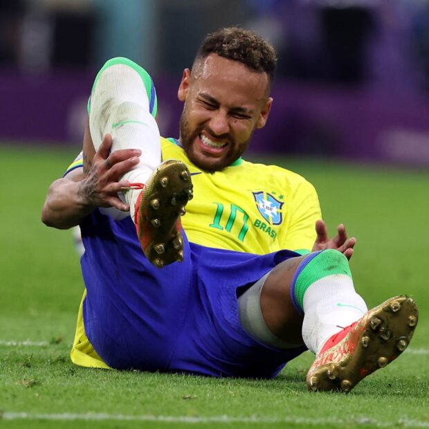 Neymar seguirá em tratamento com a Seleção após diagnóstico de lesão grau 2 na panturrilha direita