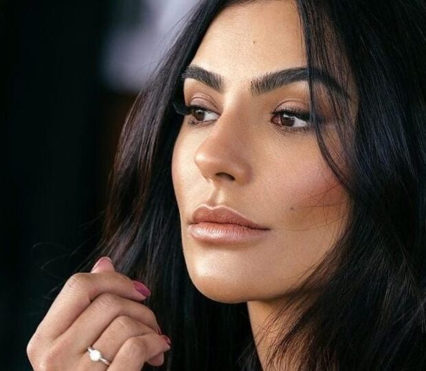 Cíntia Chagas falou nas redes sociais sobre a perda da virgindade aos 19 anos