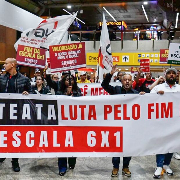 manifestacao no aeroporto de guarulhos pede fim da escala 6x1